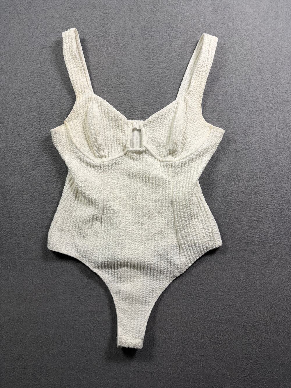 ASTR the Label Cream White Textured Ribbed Underwire Sweetheart Bodysuit Medium